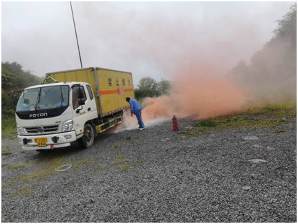 运输车辆在运输途中起火演练现场